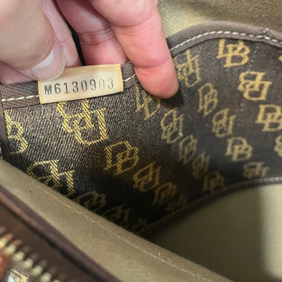 Dooney and Bourke shoulder bag - Picture 14 of 16